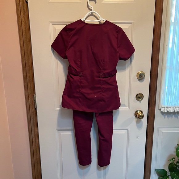 Grey’s Anatomy by Barco Wine XS Riley Set. Mock wrap V-Neck Scrubs Top & Pants - Picture 10 of 13
